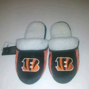 Forever Collectibles Cincinnati Bengals Slippers